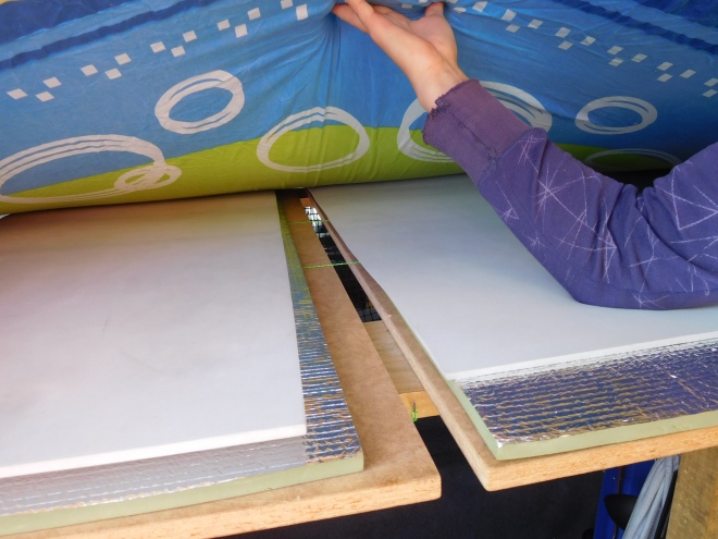 Mezera mezi deskama zvyšuje přístup vzduchu k matraci, která díky tomu neplesniví